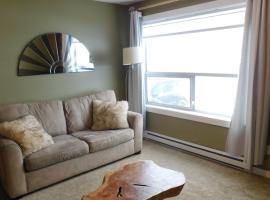 Drive Up Condo - Walk to Mount Washington, hotel em Mount Washington