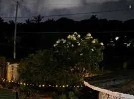 2 Bed House - Sleeps 4 - Pool - Parking - Wifi