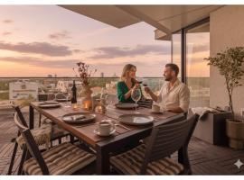 Elegant 3-Bedroom Duplex Apartment with Private Terrace โรงแรมในHerăstrău