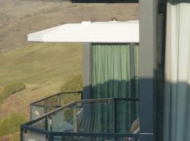 Sky Glamping, hotel in Alamedin