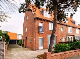 Spacious beach house with parking