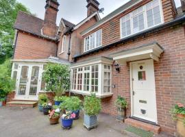 Stable Mews Cottage, hotel in Royal Tunbridge Wells