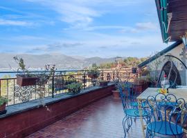 L'attico Con Terrazza Vista Lago, ξενοδοχείο σε Cerro Lago Maggiore