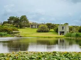Casa Las Vistillas -La Pedrera- con lago privado a metros del Mar