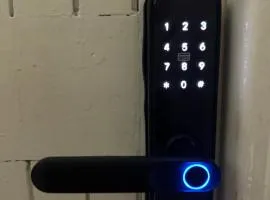 Cozy Airport apartment only 5 minutes walk