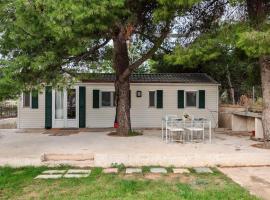 Family mobile home solar powered near the sea and the airport, caba&ntilde;a o casa de campo en &Aacute;yios Spir&iacute;dhon