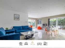 4 BR I 2 BA I Sleeps 8 I Spacious I Modern I Wi-Fi I