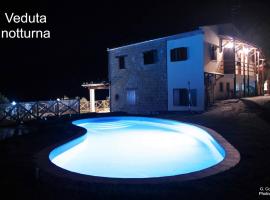 Agriturismo Pattina، فندق عائلي في Pettineo