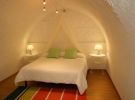 Casa amb llar de foc i vistes a la vall - Cal Valeriet, hotel v destinaci Montsonis