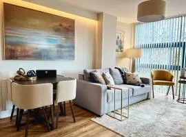 Stylish 2BR Flat in Central Liverpool with Parking