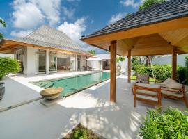 Anchan 4 bedroom near Beach, hotell sihtkohas Phuket