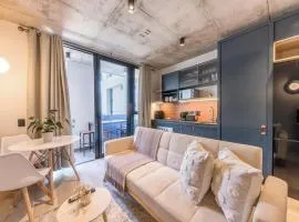 Charming Apartment Steps From Sea Point Beach