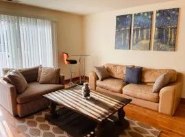 Spacious 2br2ba With Hardwood Floors