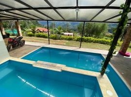 Piscina Privada, Zona parrillas, 8 min del Pueblo, Parqueadero Cubierto, hotel en Pacho