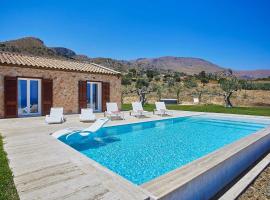 VILLA DEL BORGO con piscina e jacuzzi, hótel í Scopello