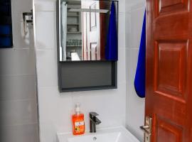 Whitevillea Heights, hotel in Ruaka