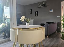 Idéal long séjour, Souvenirs de Provence,T2 classé, vue sur les montagnes, toutes commodités!, golfový hotel v destinaci Digne-Les-Bains