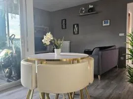 Idéal long séjour, Souvenirs de Provence,T2 classé, vue sur les montagnes, toutes commodités!