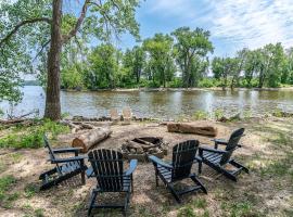 Three Little Birds River House, Hotel in Bettendorf