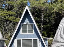 Gorgeous A-Frame by the Beach in Otter Rock, Oregon, σαλέ σε Otter Rock