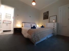 Carvetii - Gemini House - 4 bed House sleeps up to 8 people, hotel in Tillicoultry