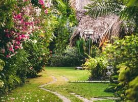 Kariwak Wellness Village, Hotel and Holistic Haven, hotel com piscina em Crown Point