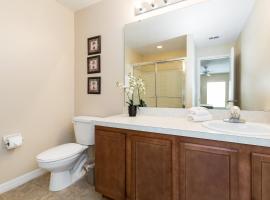 SANDY OASIS - Private Pool/Spa & 24/7 Support, hotel i Loughman