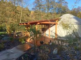 glamping v jurtě na Hranáči, hotel in Nemojany