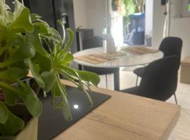 Le Cocoon caché avec parking,terrasse au calme appartement très frais !, hotel i Sarreguemines