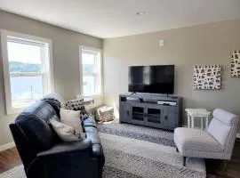 Liberty Bay Loft with Water views