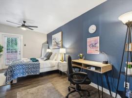 Joyful 1BD AT and T walkable with a small backyard, ξενοδοχείο στο Άρλινγκτον