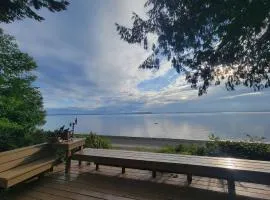 (Log cabin with private beach, Sound views
