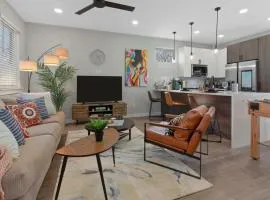 A La mode 2BD Townhouse 7TH St walkable