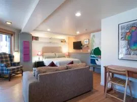 Walk to Lake Tahoe Pets OK Studio