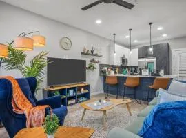 Elegant 2BD Townhome 7TH St Walkable