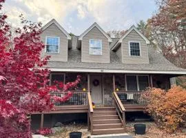 Suissevale Lake Retreat - Hot Tub, Beach and Games