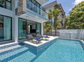 3BR Pool Villa with Jacuzzi near Patong - 8 Guests, hotel u gradu Kathu