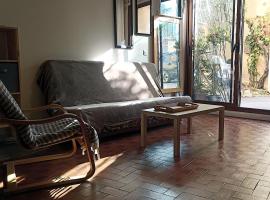 Studio privé - maison de village, hotel v destinaci Valensole