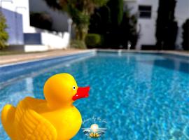 Cozy Escape in Peyia, Sea Caves, hotel in Peyia