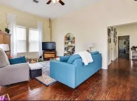 Sunny Private Room Near Downtown Lafayette