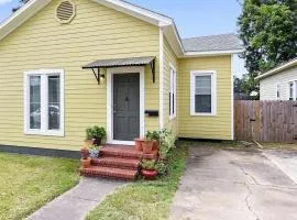 Budget-Friendly Private Room with Homey Feel