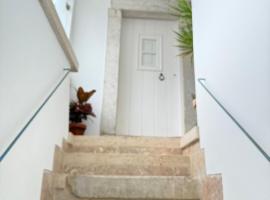 Pátio Prior do Crato 4, hotel em Almada