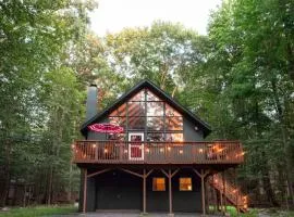 Gorgeous Chalet in the Poconos w/ Hot Tub!