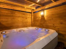 Private Hot Tub - Zen & Bubbles, hotel in Edinburgh