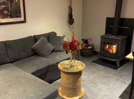 AUTHENTIQUE MAISON DE PECHEUR ENTRE-TERRE & MER Avec Un PO&Ecirc;LE &Agrave; BOIS A Disposition