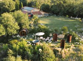 Podere La Gualda Vecchia alloggi di charme immersi nel Giardino Emozionale outdoor SPA, hotel v destinaci Monteverdi Marittimo