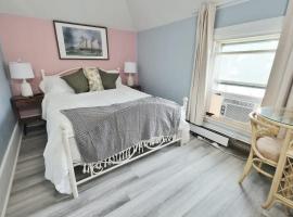 Chic & Sunny 1BR Hideaway- Apt 1, hotel in Bridgewater