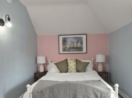 Chic & Sunny 1BR Hideaway- Apt 1, hotel in Bridgewater
