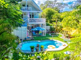 Serenity OasisPool!Putt-Putt!KayaksBikesSpa, ξενοδοχείο σε Marathon