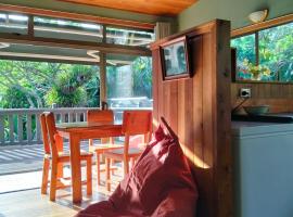 Great Barrier Island Escape, hotel en Tryphena